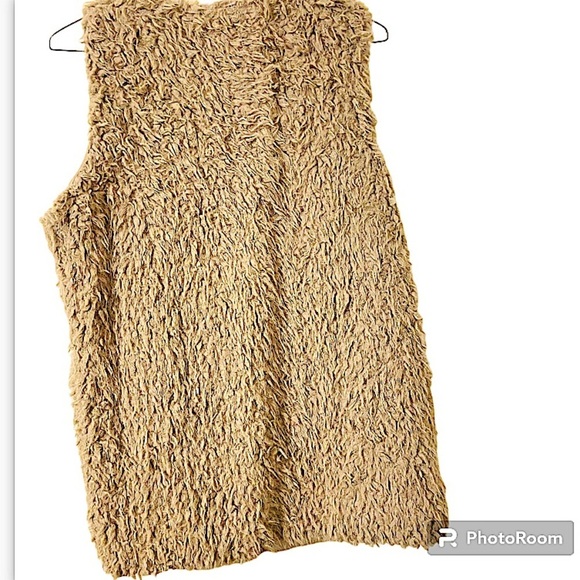 Say What Women’s Plus Size 1x Sleeveless Open Front Faux Fur Mid Length Vest - Picture 2 of 7